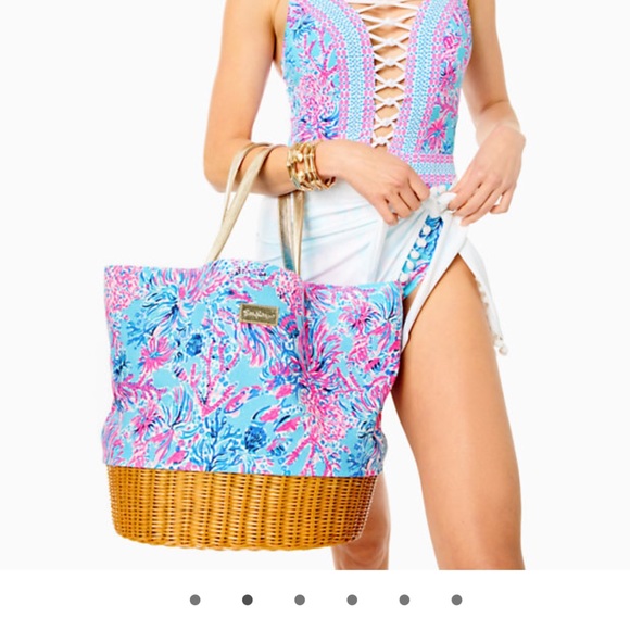 NWT Lilly Pulitzer Wicker & Canvas beach Tote
Color: Celestial Blue Seek And Sea - Picture 5 of 7